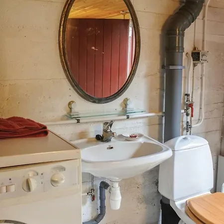 1 Bedroom Awesome In Holiday home *